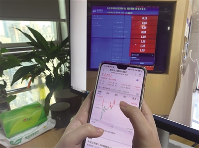 美元存款利率下调，投资者转购理财产品，多家银行额度紧张？