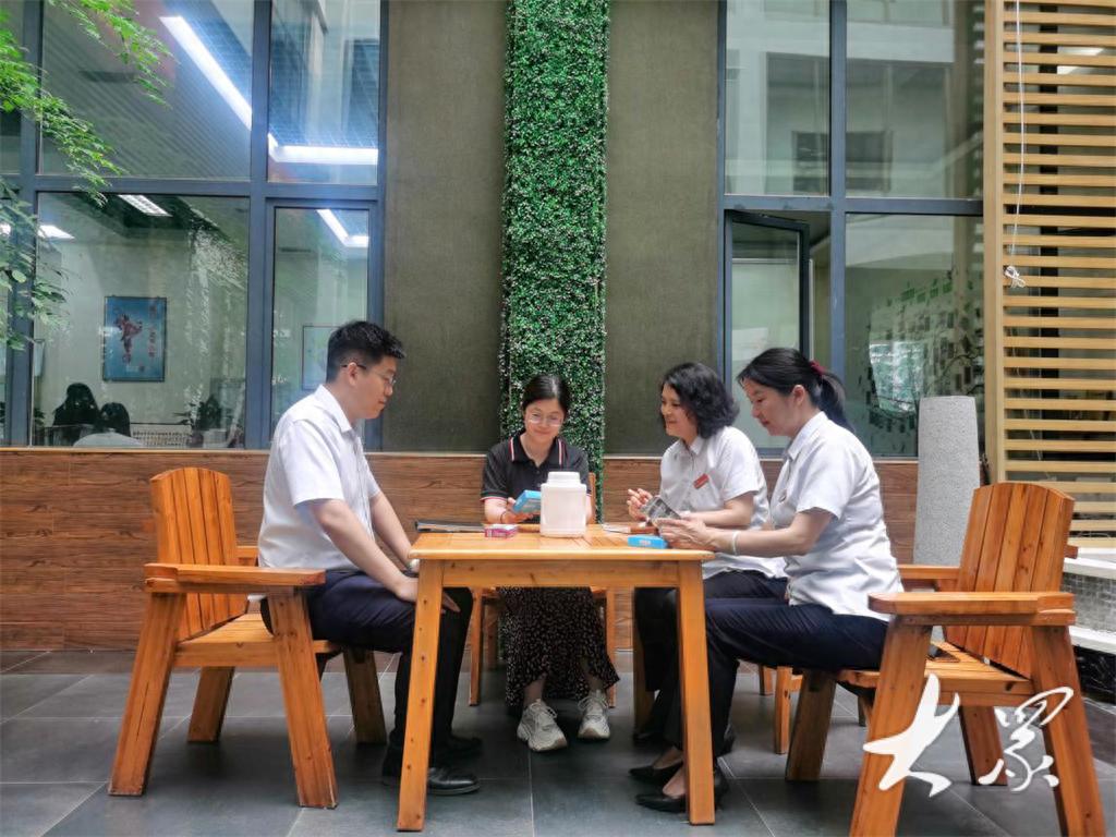 山东银行业城商行新闻媒体一线行走进泰安银行，展示新作为新成效