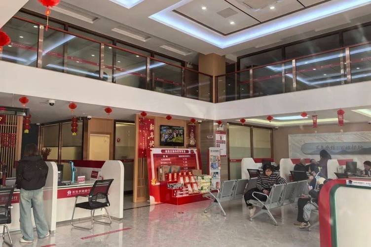 优化厅堂配置，创新营销思路，提升银行人均产能