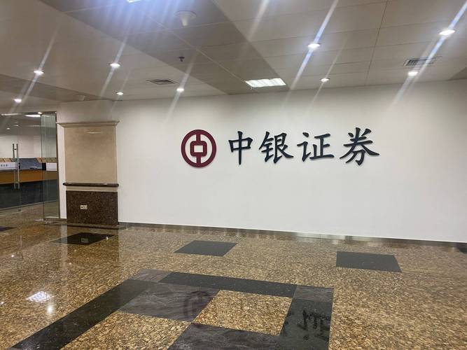 证券从业人员违规代客理财_私下签订理财协议风险_证券经纪人拿父母账户炒股