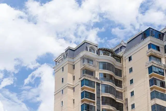 2026年两套房家庭面临的大麻烦_两套房家庭房产贬值风险_2026小县城买房投资