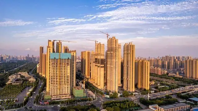 两套房家庭房产贬值风险_2026小县城买房投资_2026年两套房家庭面临的大麻烦