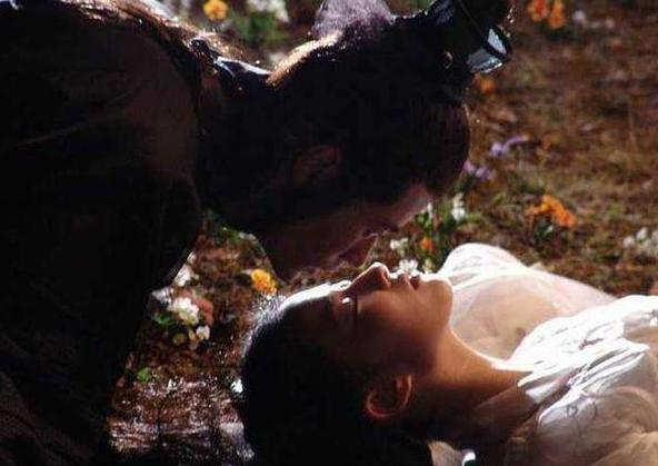 甄志丙想小龙女视频_甄志丙对小龙女做过强_甄志丙救小龙女