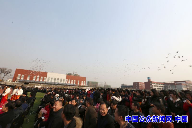 自强不息厚德载物书法作品世界纪录_袁明起厚德载物_袁明起96000幅书法作品展