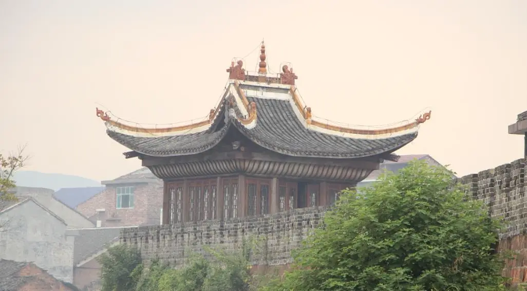 袁明起厚德载物_人无德有财难守的教训_厚德载物如何实践