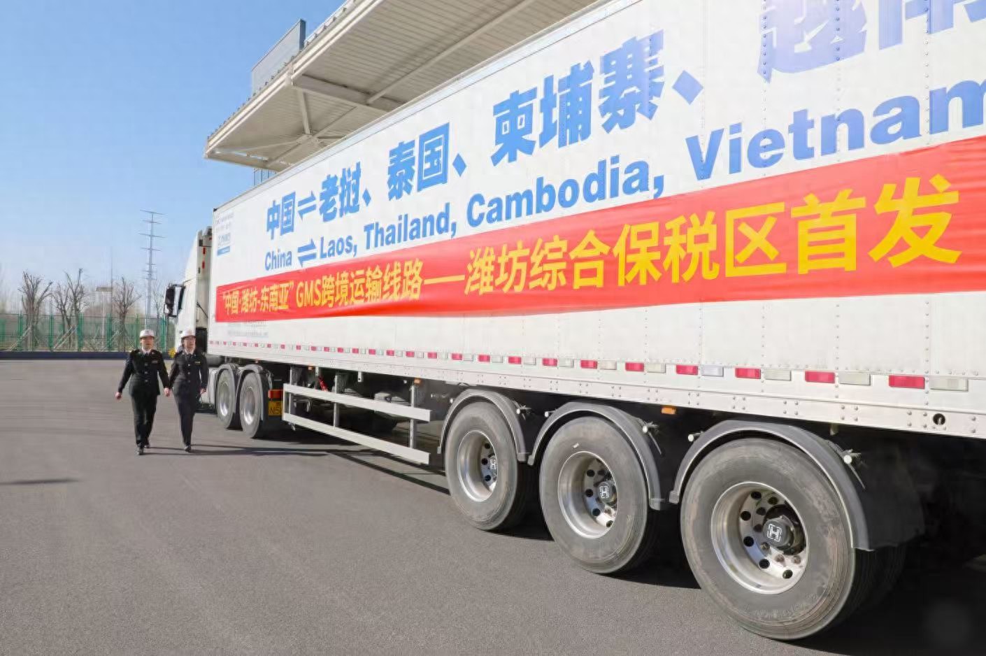 出口信用保险公司业务：全国首笔纯信用跨境电商贷款落地